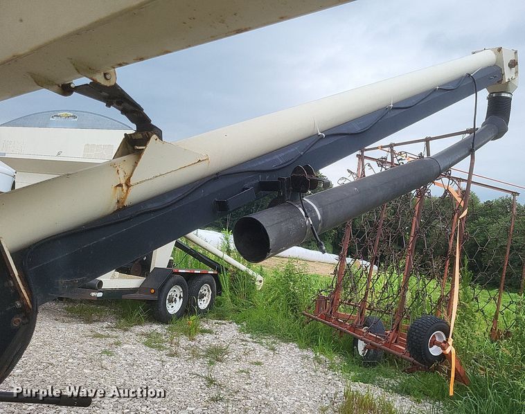 image for item DR4859 Friesen 240 seed tender