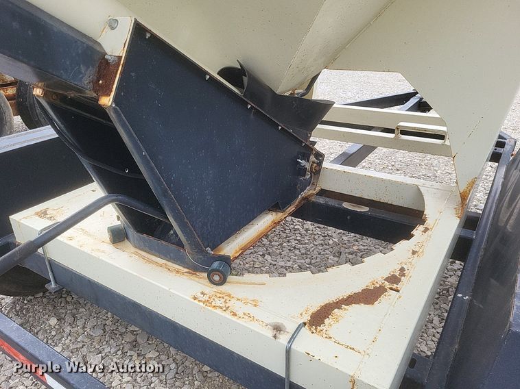 image for item DR4859 Friesen 240 seed tender