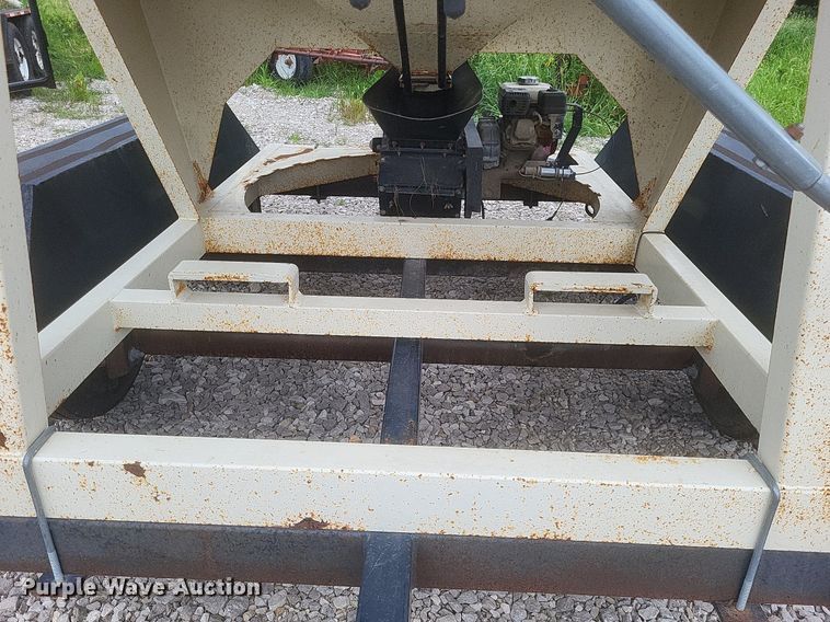 image for item DR4859 Friesen 240 seed tender