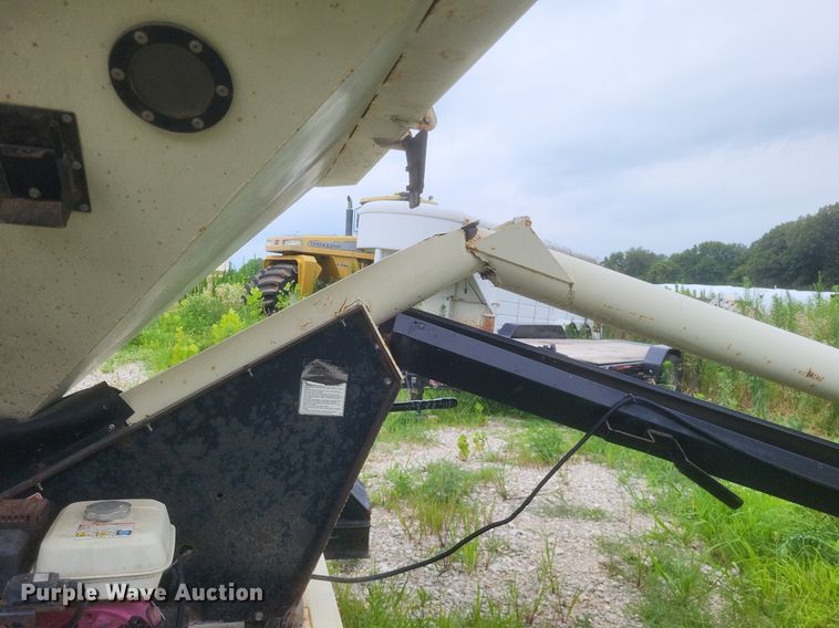 image for item DR4860 Friesen 240 seed tender