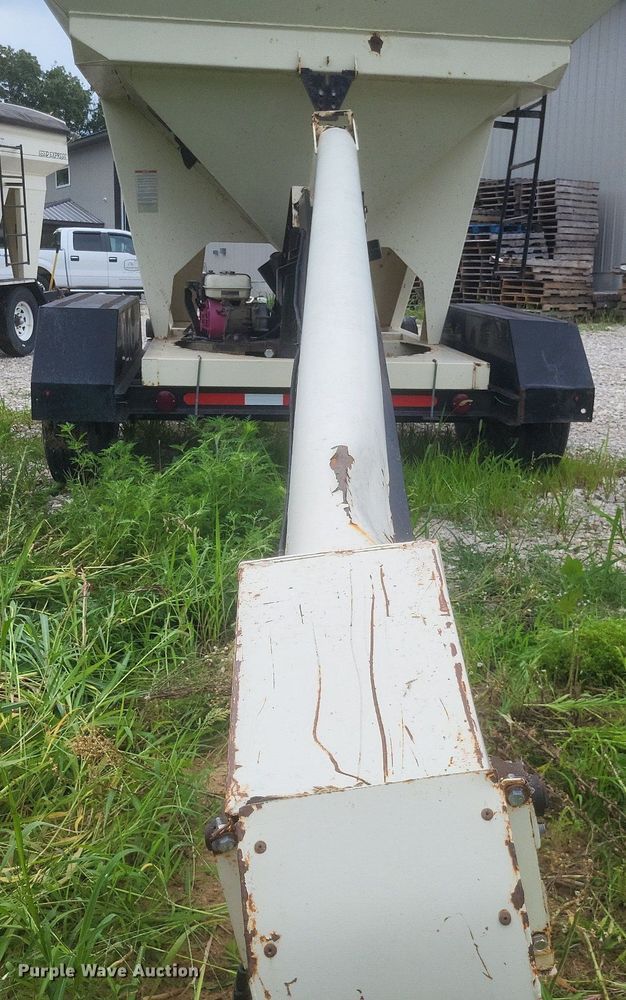 image for item DR4860 Friesen 240 seed tender