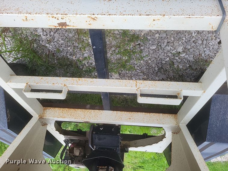 image for item DR4860 Friesen 240 seed tender