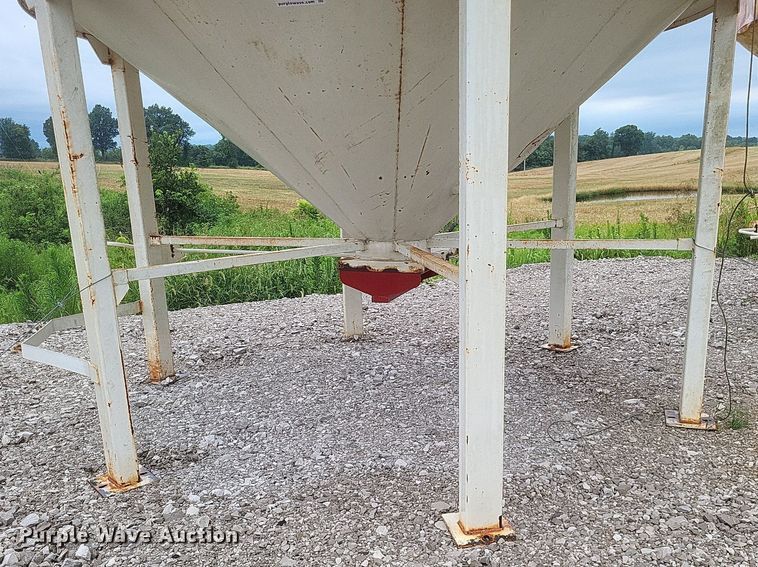 image for item DR4861 Friesen grain bin
