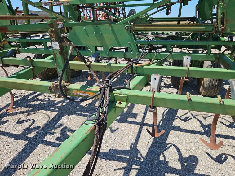 image for item DR8688 John Deere  985 field cultivator