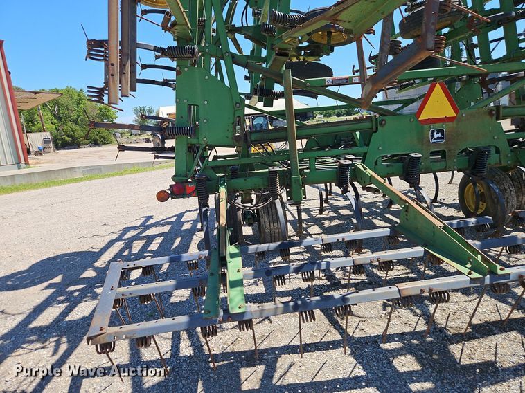 image for item DR8688 John Deere  985 field cultivator