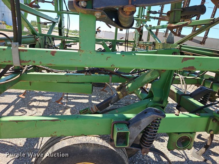 image for item DR8688 John Deere  985 field cultivator