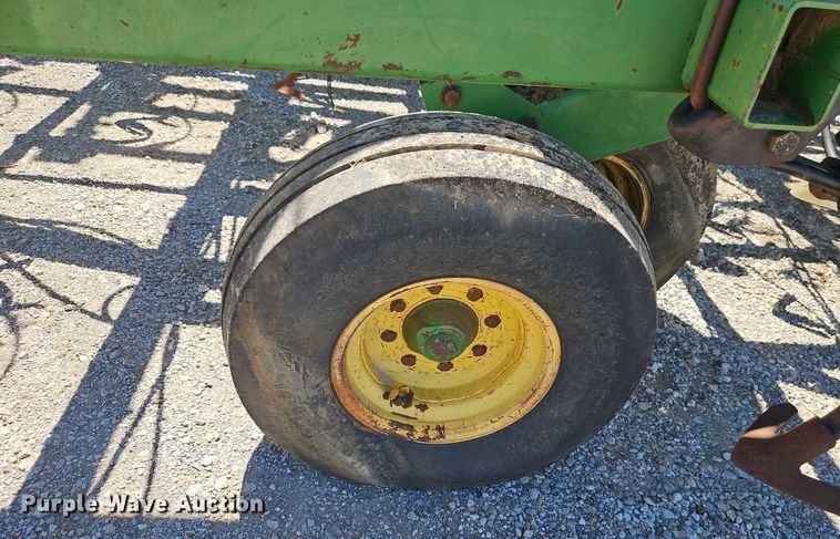 image for item DR8688 John Deere  985 field cultivator