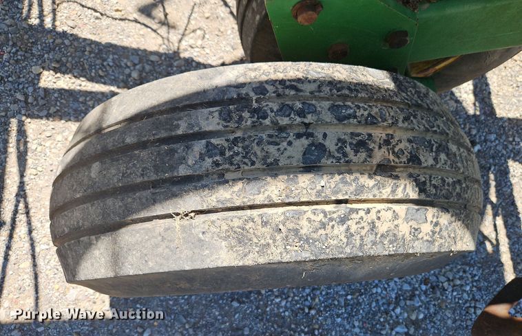 image for item DR8688 John Deere  985 field cultivator