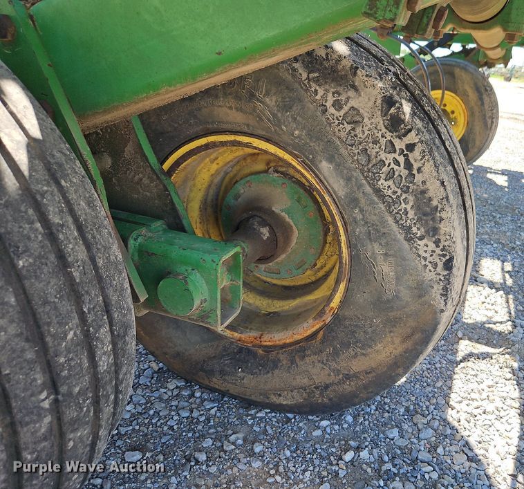 image for item DR8688 John Deere  985 field cultivator