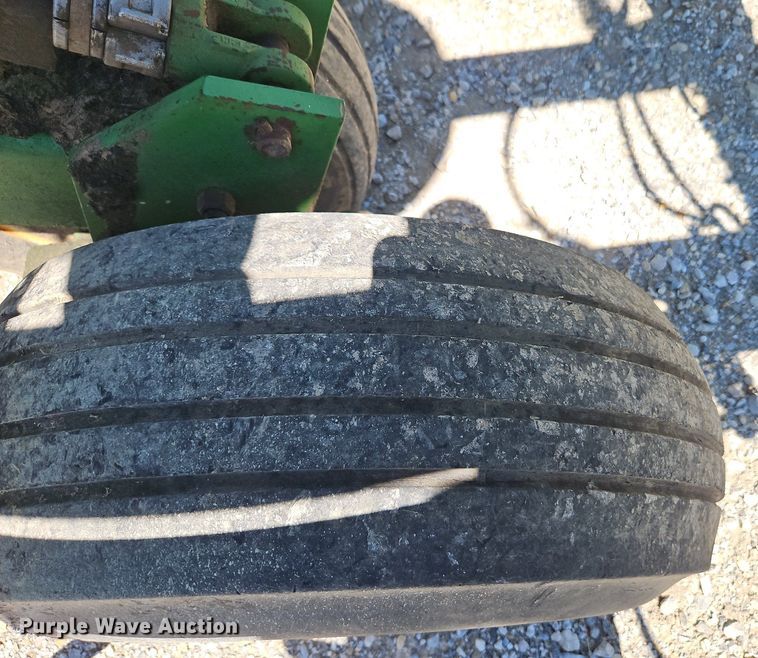 image for item DR8688 John Deere  985 field cultivator