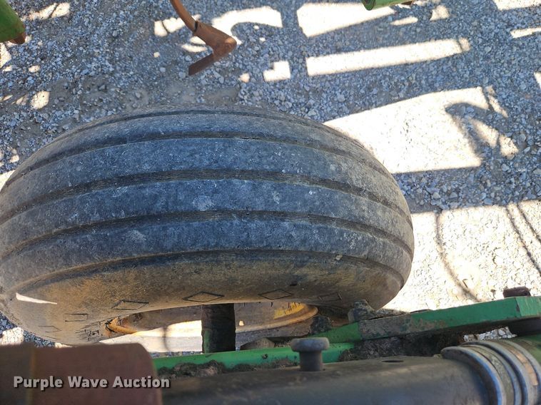 image for item DR8688 John Deere  985 field cultivator