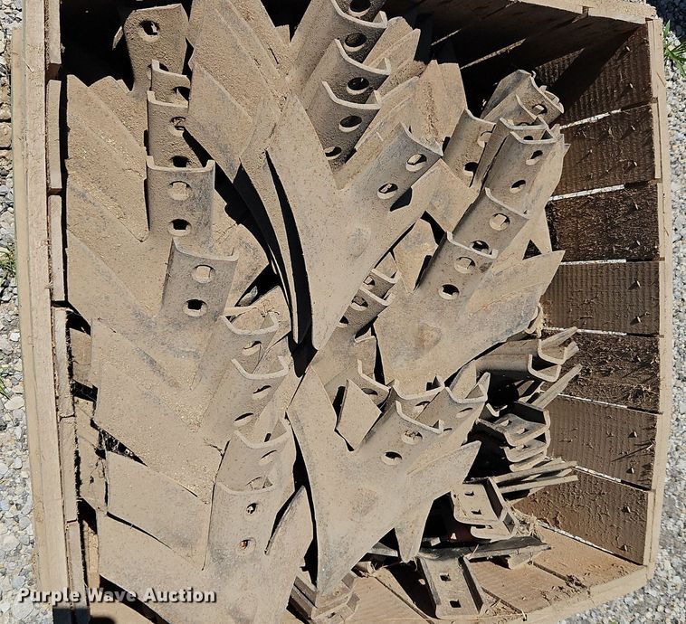 image for item DR8688 John Deere  985 field cultivator