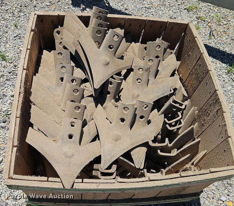 image for item DR8688 John Deere  985 field cultivator