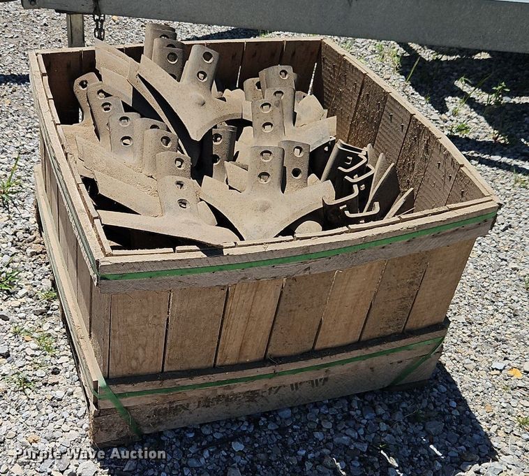 image for item DR8688 John Deere  985 field cultivator