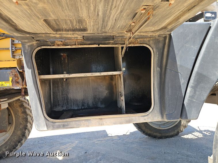 image for item DR8689 2012 RoGator RG1300 spreader