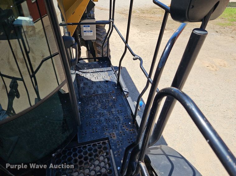 image for item DR8689 2012 RoGator RG1300 spreader