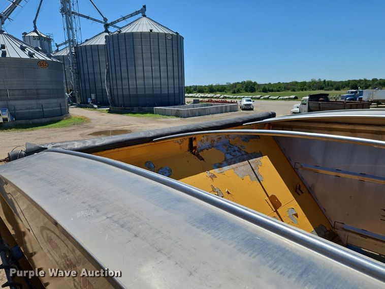 image for item DR8689 2012 RoGator RG1300 spreader