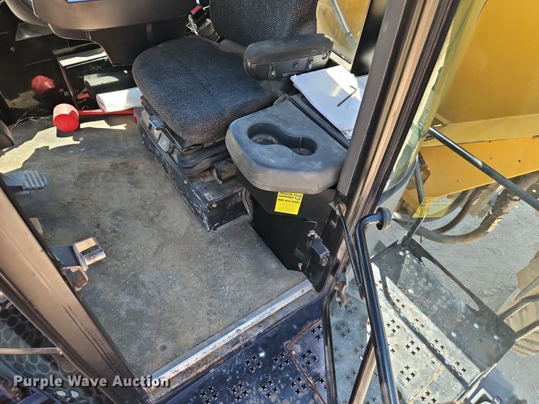 image for item DR8689 2012 RoGator RG1300 spreader