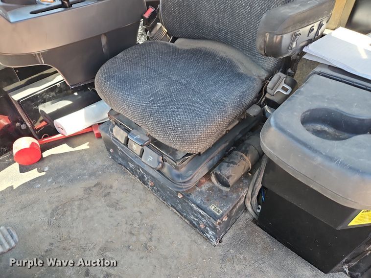 image for item DR8689 2012 RoGator RG1300 spreader