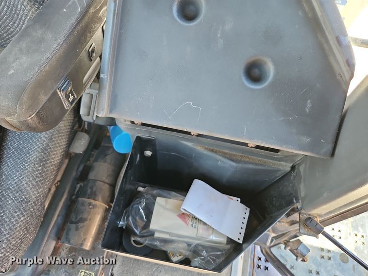 image for item DR8689 2012 RoGator RG1300 spreader