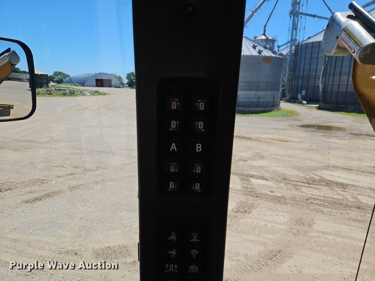 image for item DR8689 2012 RoGator RG1300 spreader