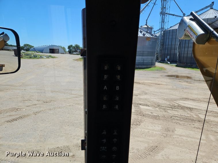 image for item DR8689 2012 RoGator RG1300 spreader