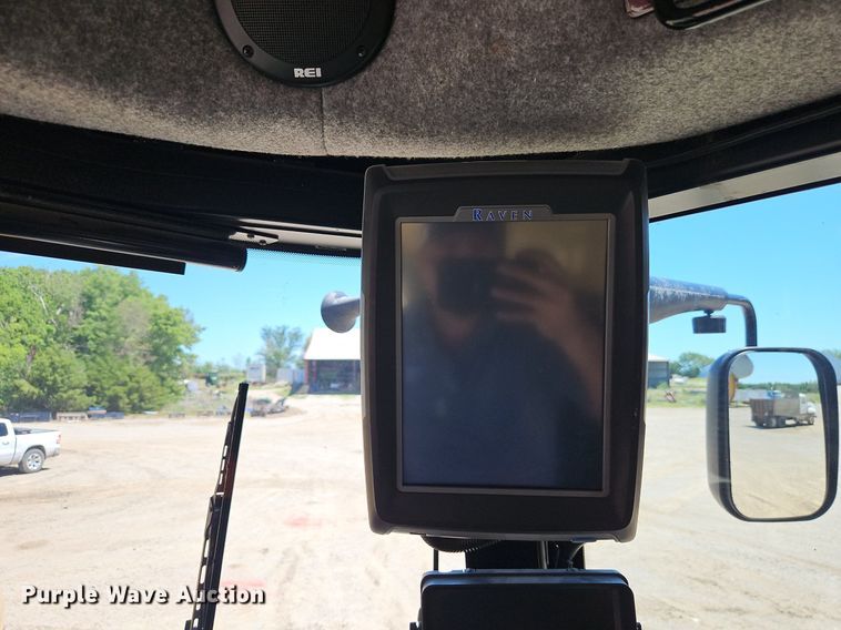 image for item DR8689 2012 RoGator RG1300 spreader