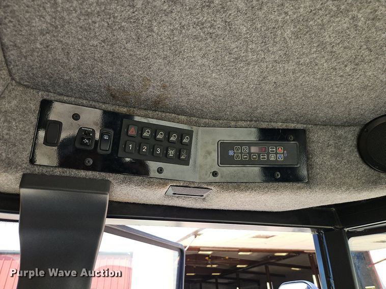 image for item DR8689 2012 RoGator RG1300 spreader