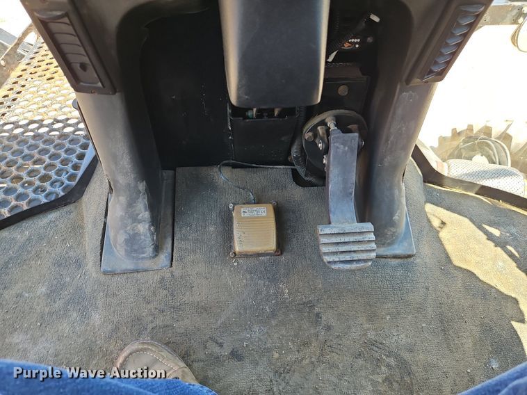 image for item DR8689 2012 RoGator RG1300 spreader