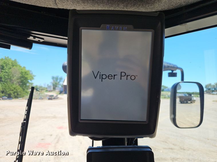 image for item DR8689 2012 RoGator RG1300 spreader