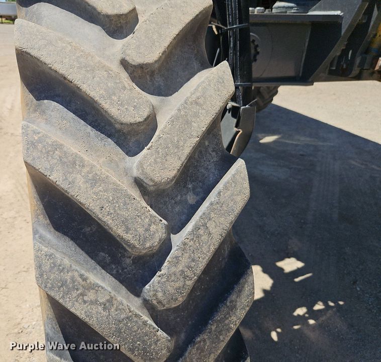 image for item DR8689 2012 RoGator RG1300 spreader