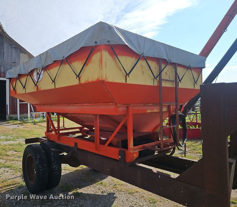image for item DR8692 Shop built gravity wagon