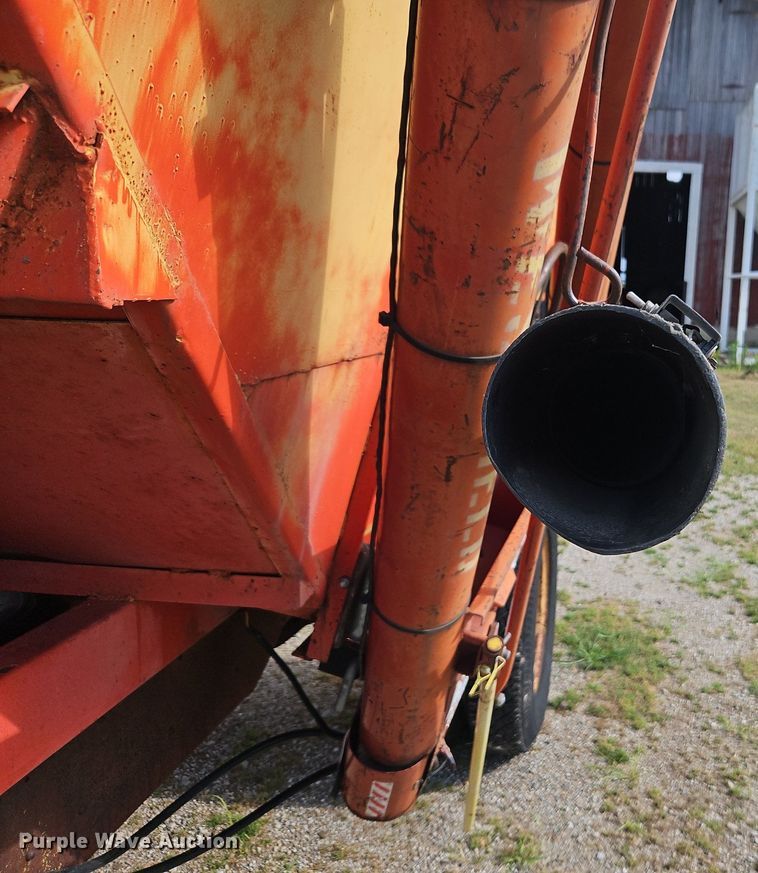 image for item DR8692 Shop built gravity wagon