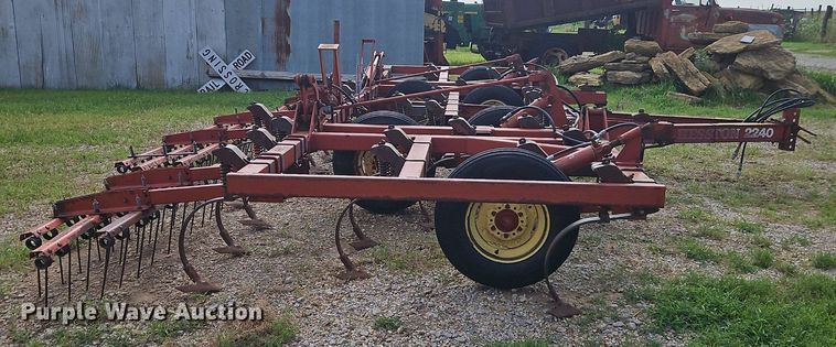 image for item DR8694 Hesston 2240 field cultivator
