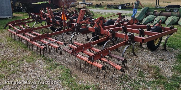 image for item DR8694 Hesston 2240 field cultivator