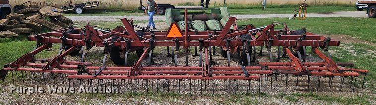 image for item DR8694 Hesston 2240 field cultivator