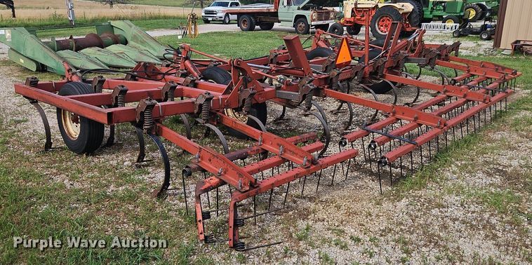 image for item DR8694 Hesston 2240 field cultivator