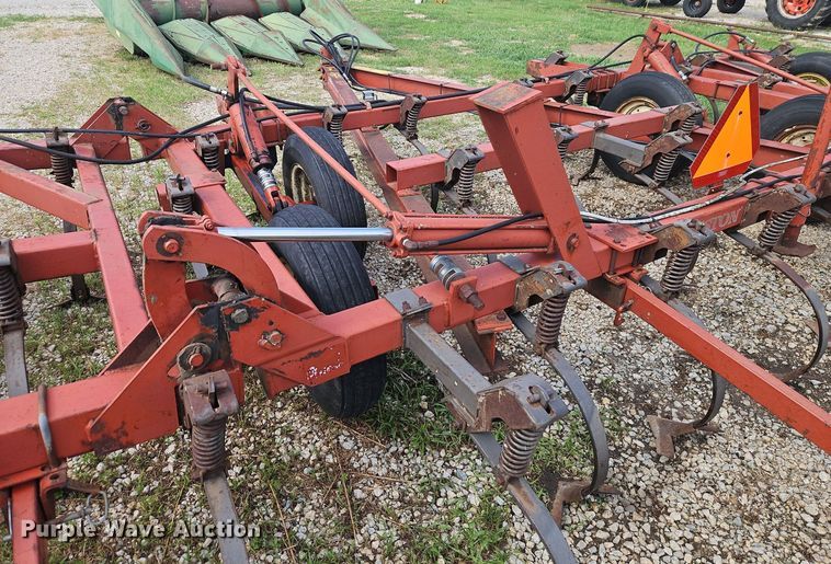 image for item DR8694 Hesston 2240 field cultivator