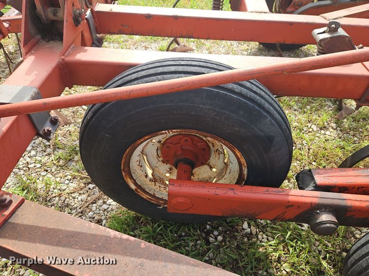 image for item DR8694 Hesston 2240 field cultivator