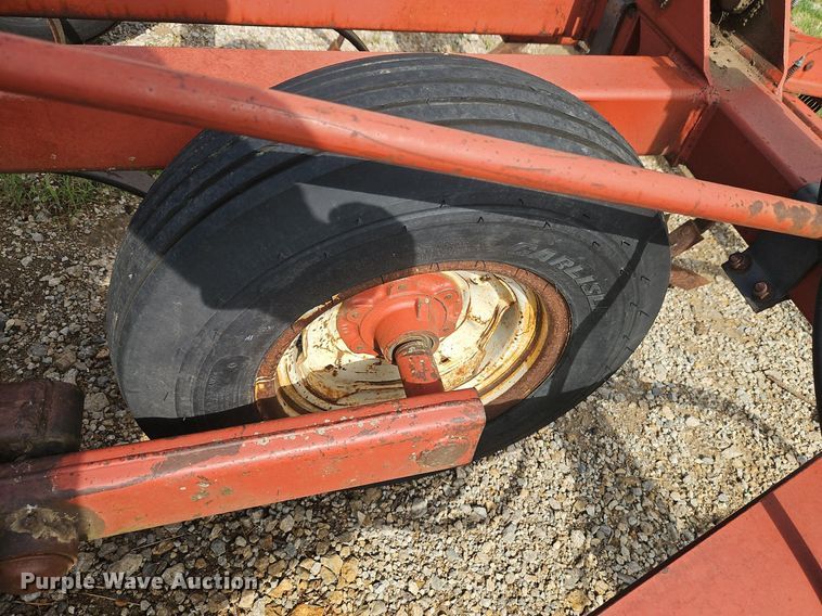 image for item DR8694 Hesston 2240 field cultivator