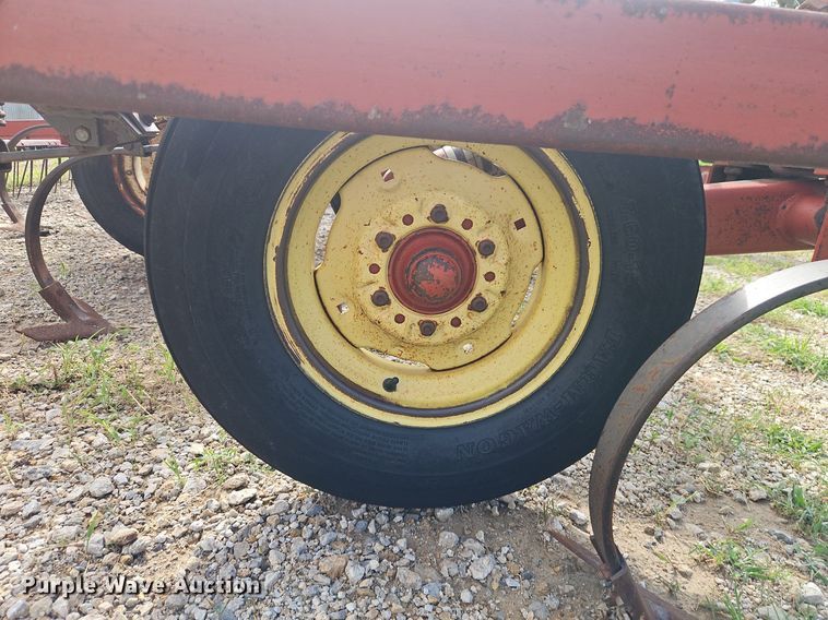image for item DR8694 Hesston 2240 field cultivator