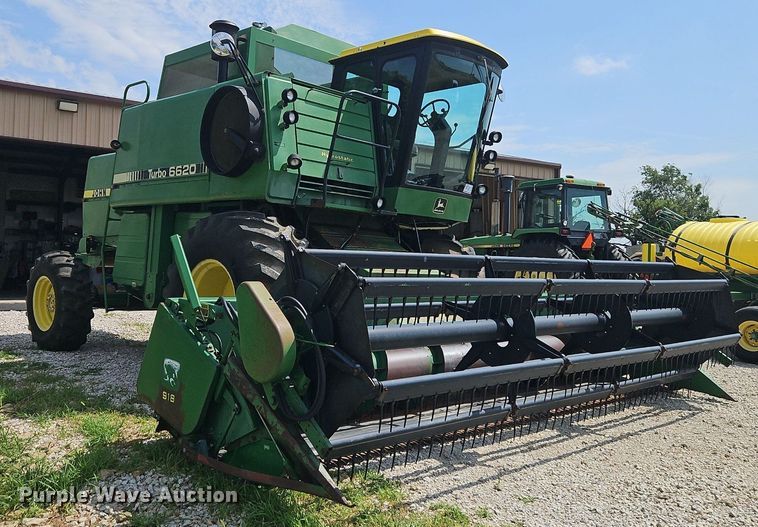 image for item DR8696 1983 John Deere  6620 RWA combine