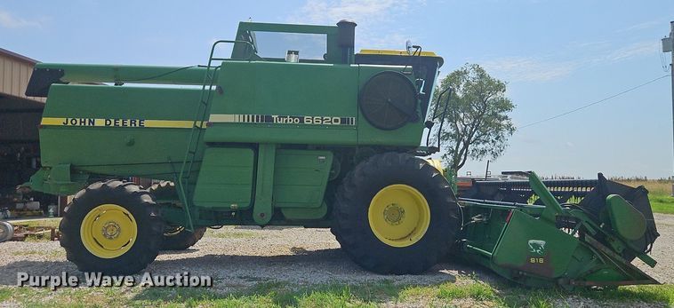 image for item DR8696 1983 John Deere  6620 RWA combine