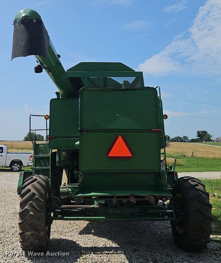 image for item DR8696 1983 John Deere  6620 RWA combine