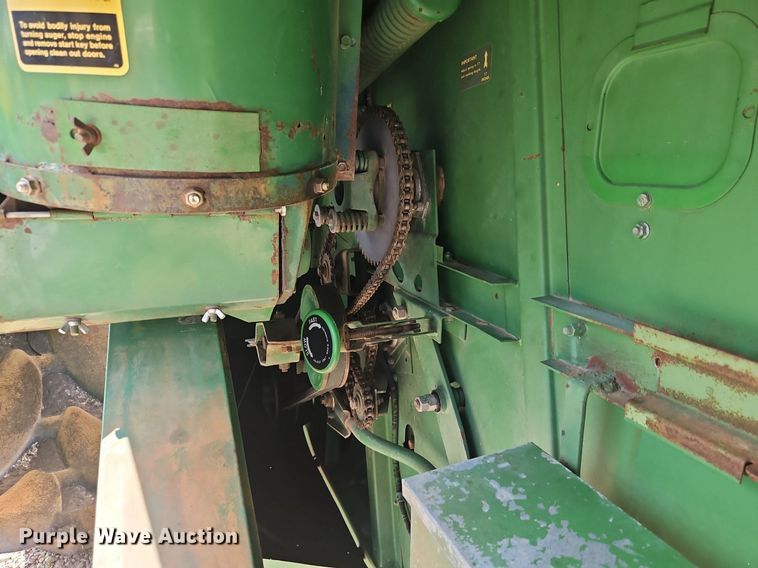 image for item DR8696 1983 John Deere  6620 RWA combine