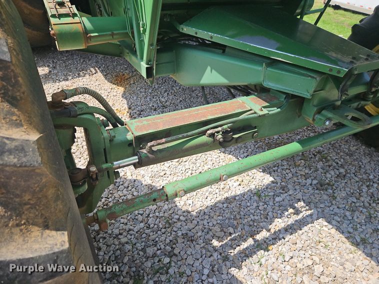 image for item DR8696 1983 John Deere  6620 RWA combine