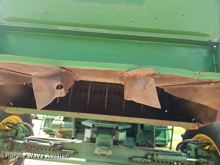 image for item DR8696 1983 John Deere  6620 RWA combine