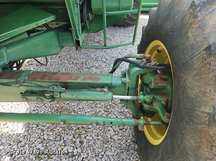 image for item DR8696 1983 John Deere  6620 RWA combine