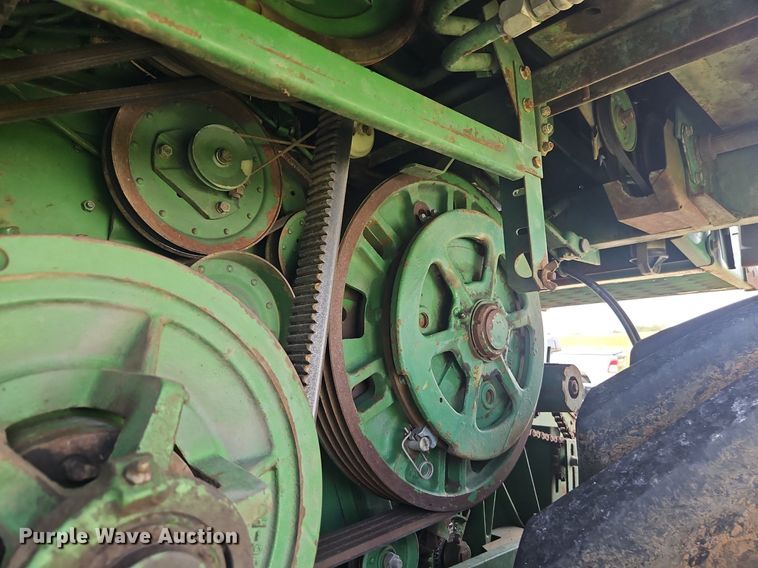 image for item DR8696 1983 John Deere  6620 RWA combine