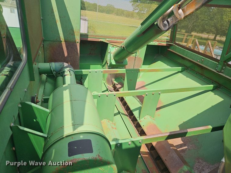 image for item DR8696 1983 John Deere  6620 RWA combine